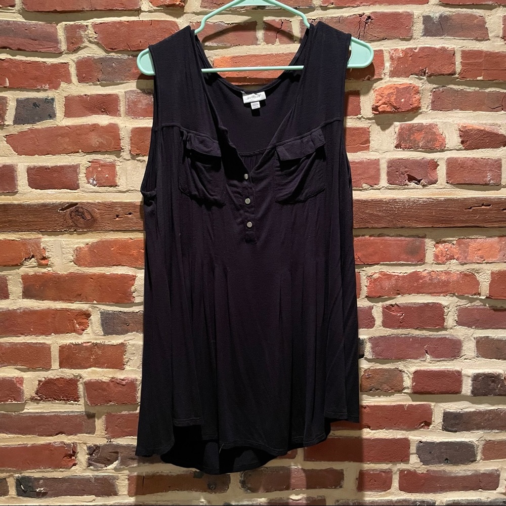 Avenue Black front pocket flowy tank